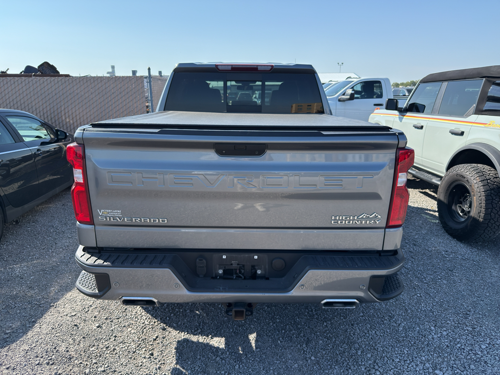 2022 Chevrolet Silverado 1500 High Country photo 3