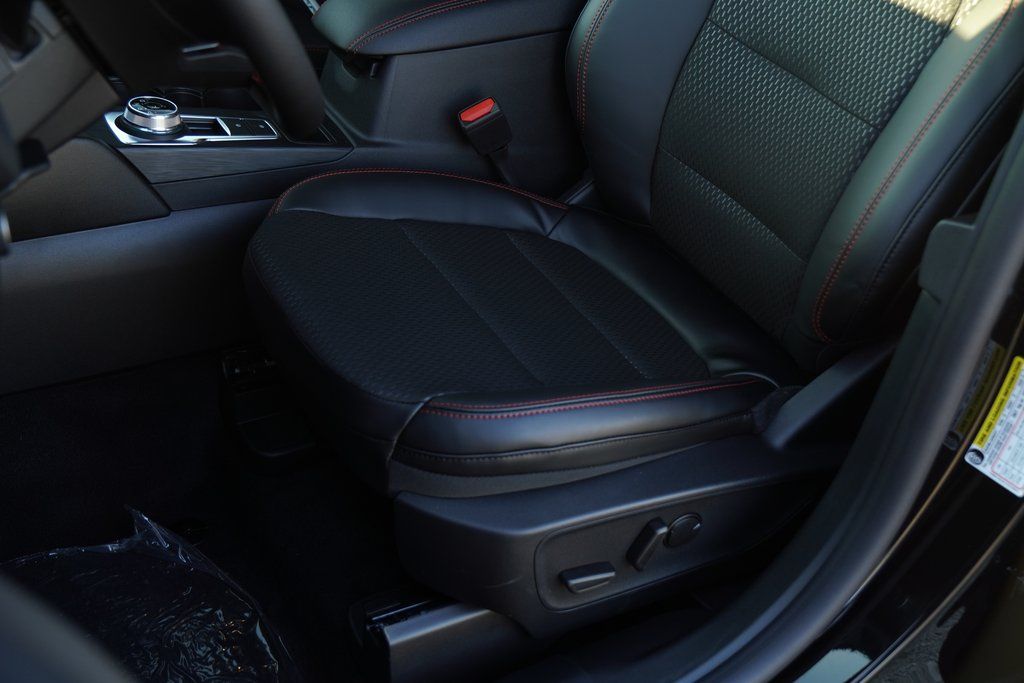 2025 Ford Escape ST-Line photo 8