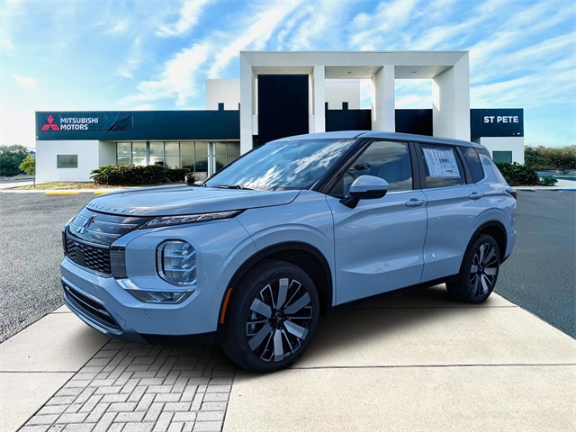 2025 Mitsubishi Outlander SE's photo