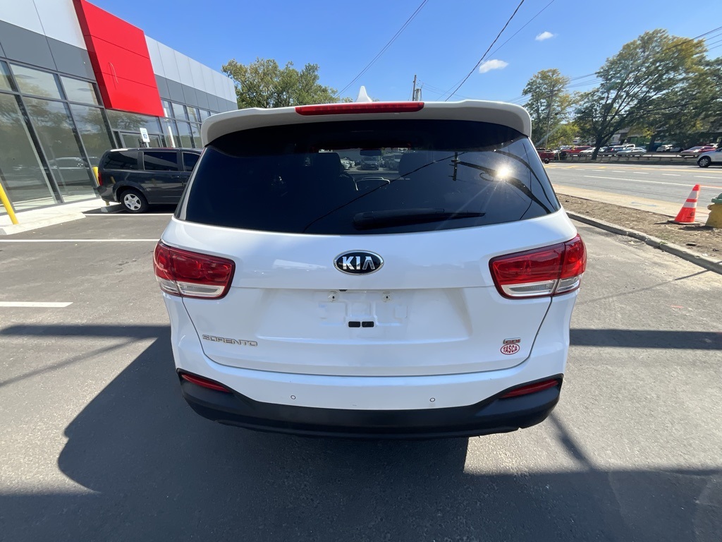 2016 Kia Sorento LX photo 2