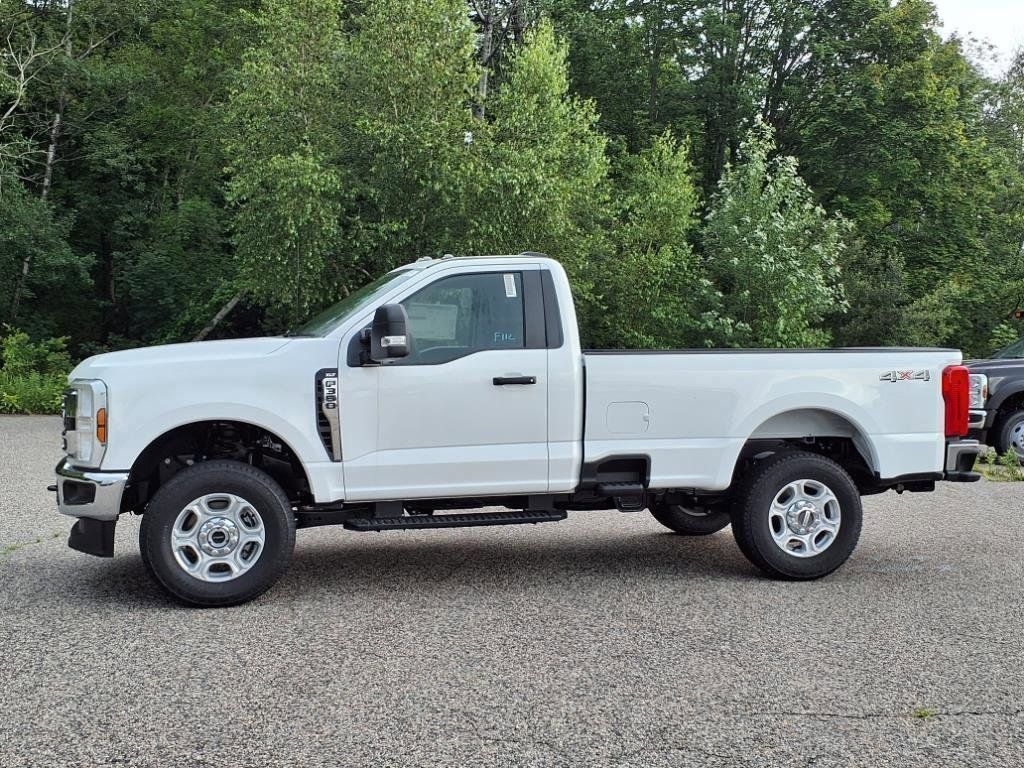 2025 Ford F-350 XLT photo 4