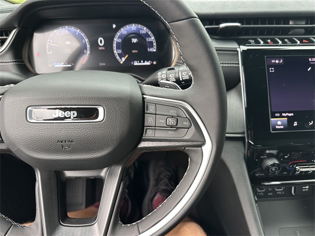 2025 Jeep Grand Cherokee Laredo photo 36