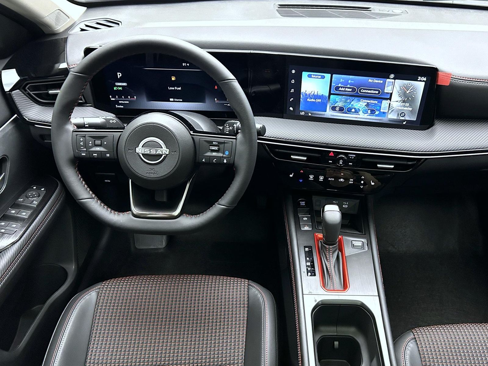 2025 Nissan Kicks SR photo 12
