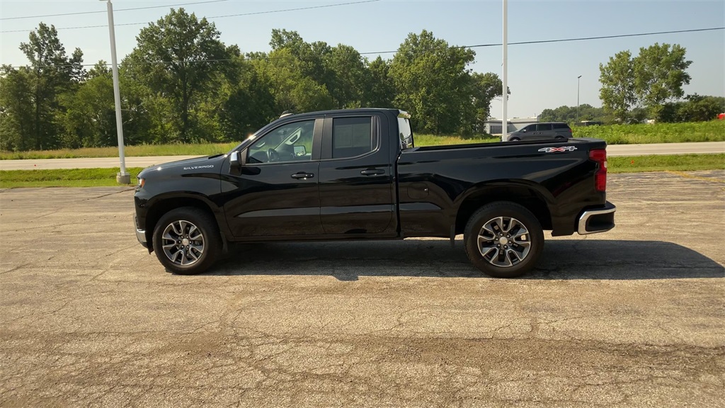 2022 Chevrolet Silverado 1500 LT photo 5
