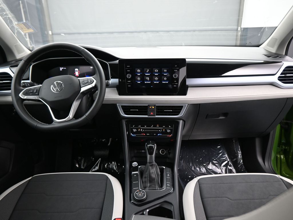 2025 Volkswagen Taos SE photo 40