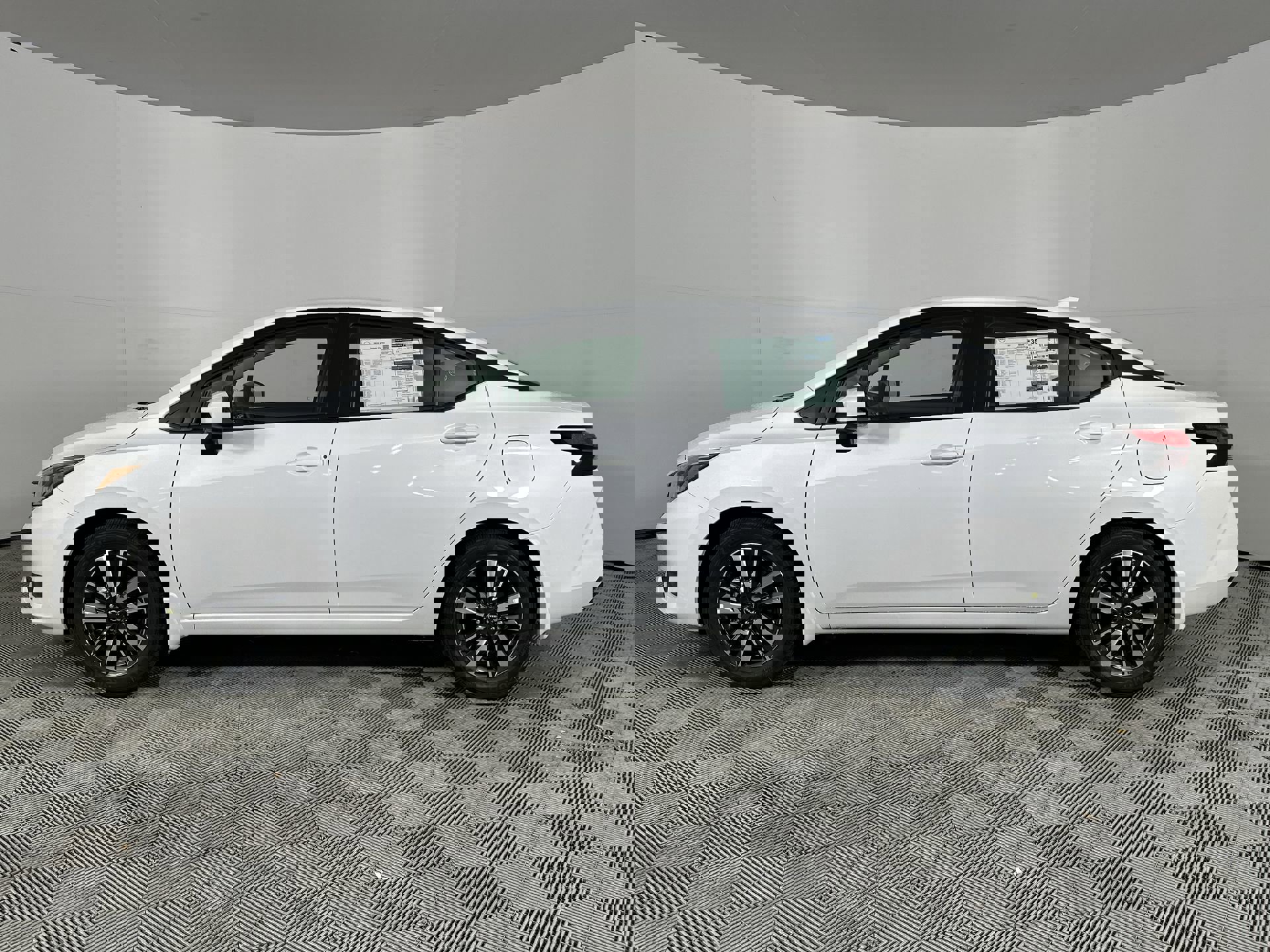 2025 Nissan Versa SV photo 5