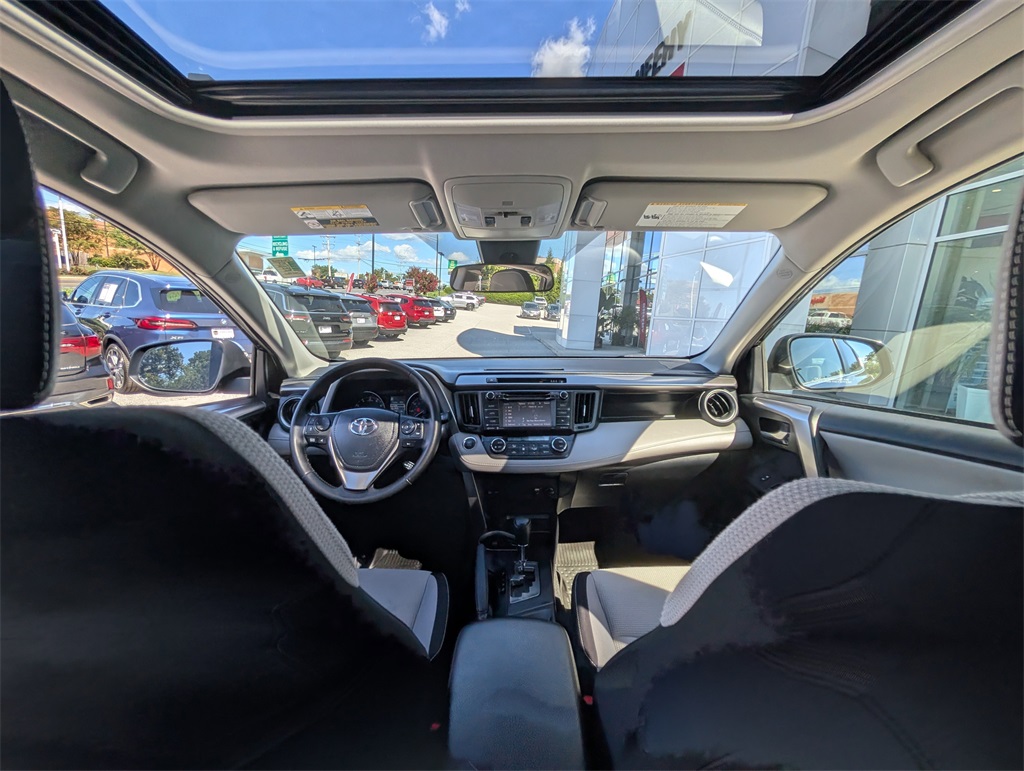 2017 Toyota RAV4 XLE photo 6