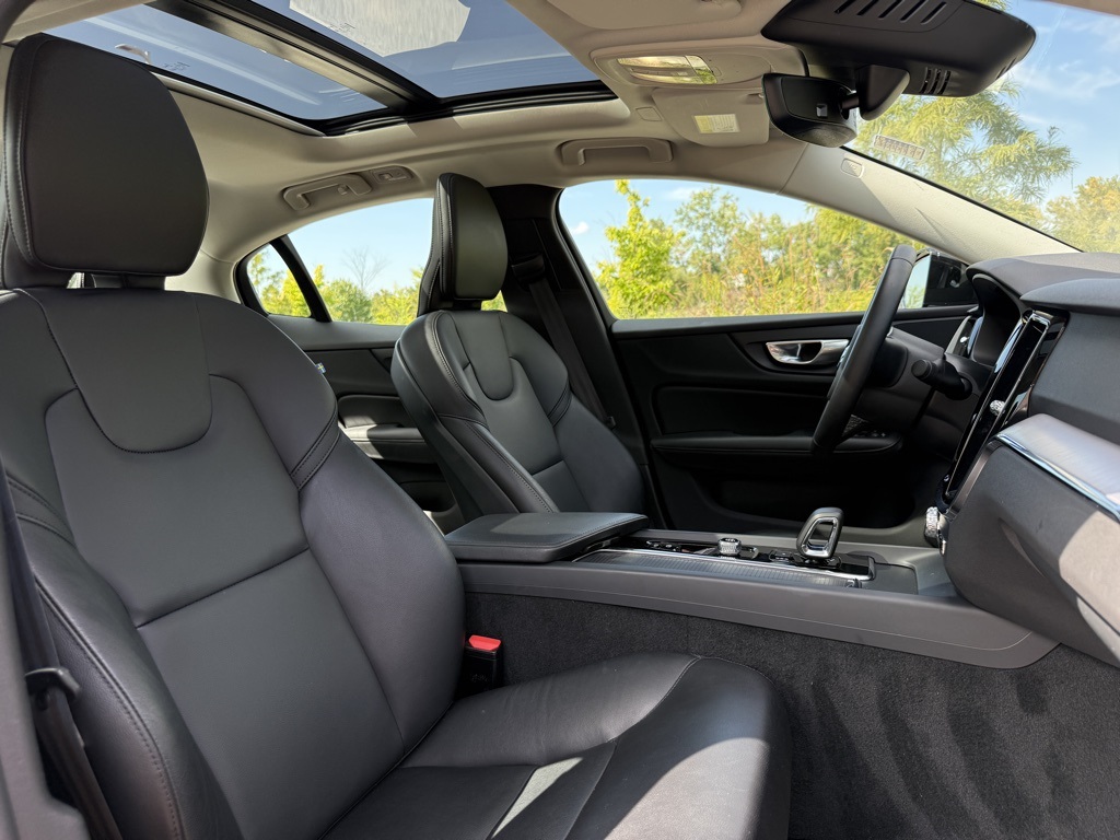 2024 Volvo S60 B5 Core photo 24