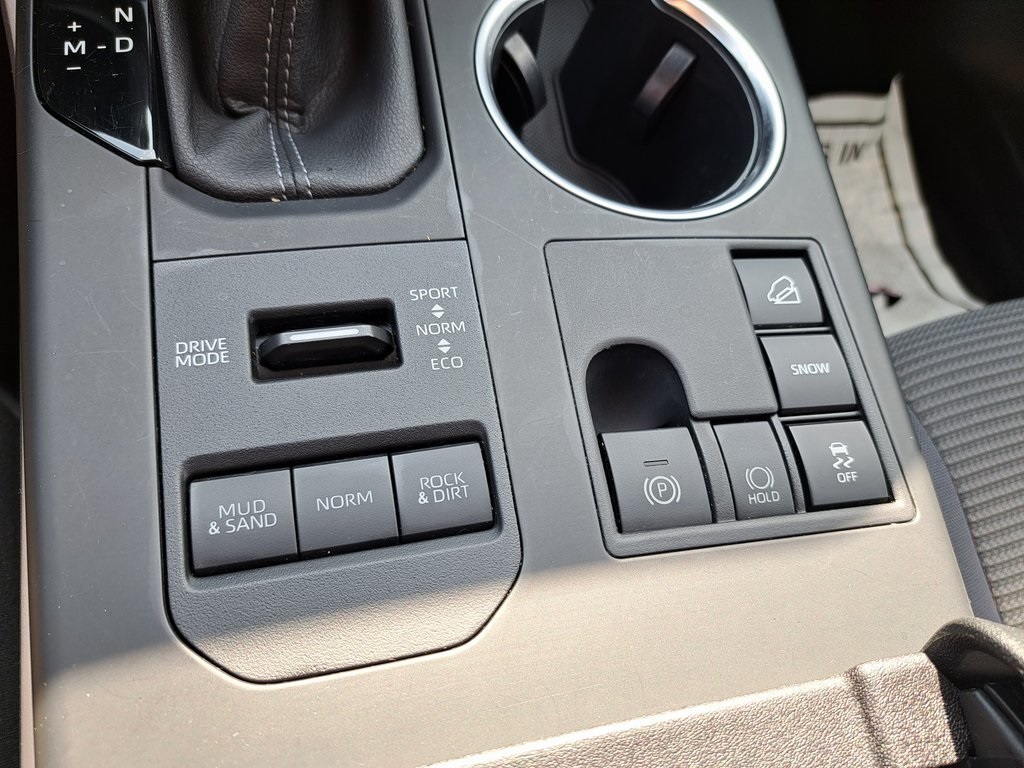 2023 Toyota Highlander LE photo 18