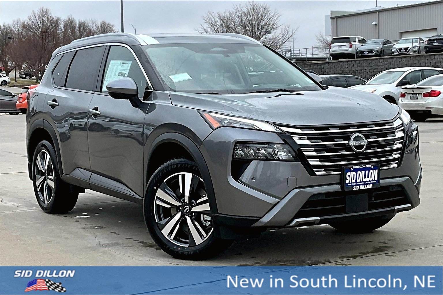 2025 Nissan Rogue SL photo 2