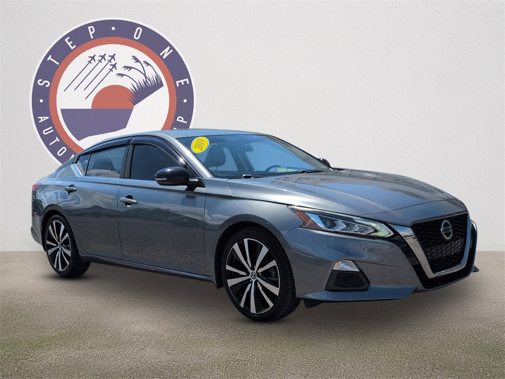 2019 Nissan Altima 2.5 SR photo 2