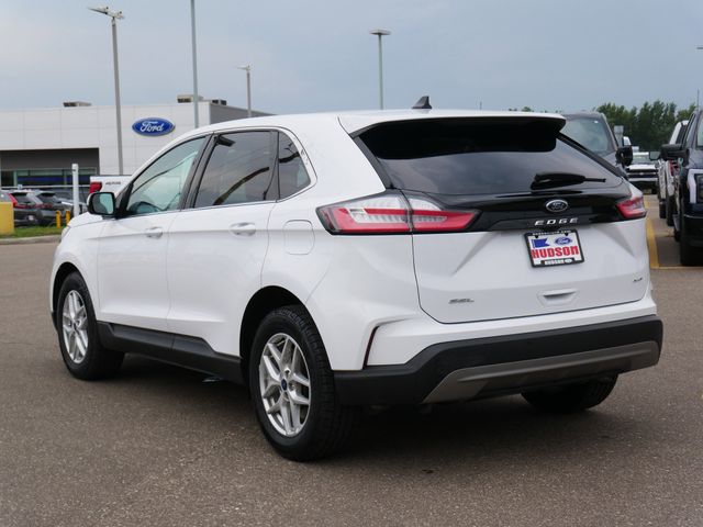 2022 Ford Edge SEL photo 3