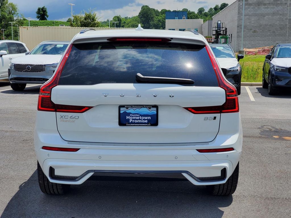 2026 Volvo XC60 B5 Plus photo 23