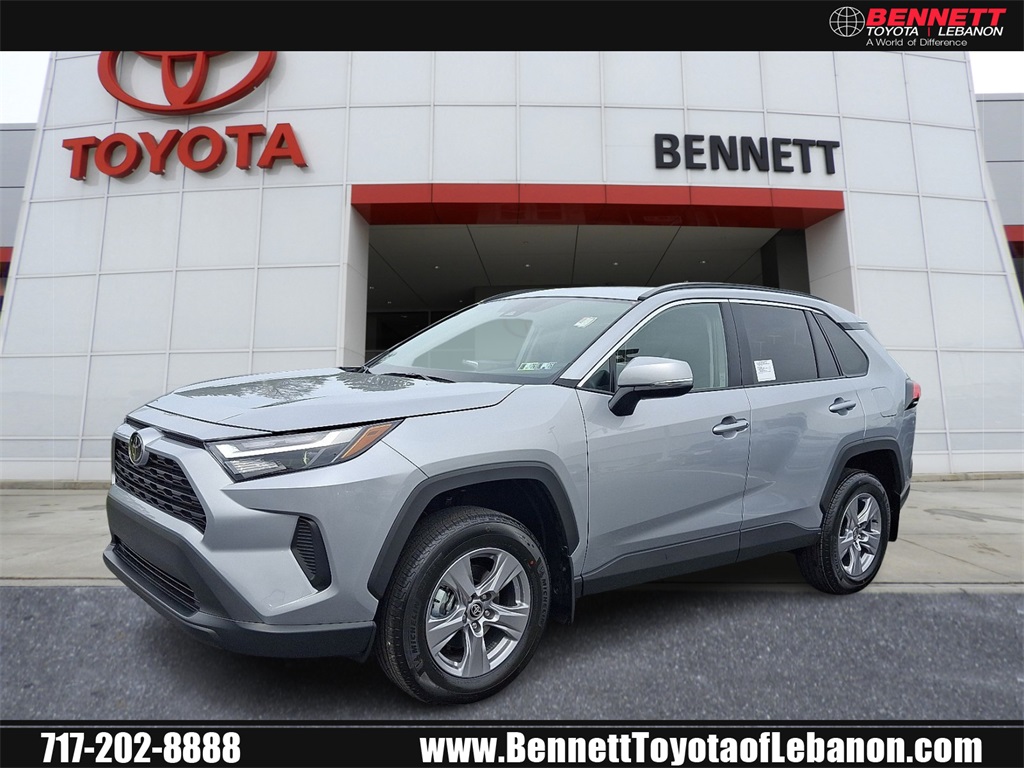 2025 Toyota RAV4 XLE's photo