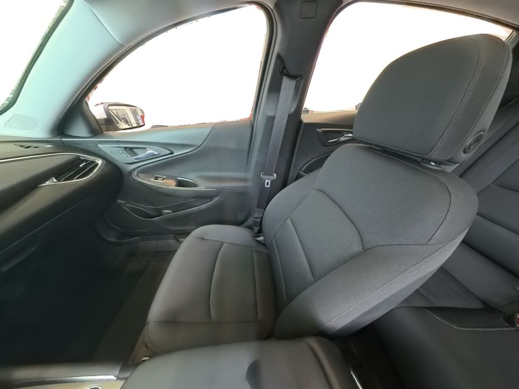 2017 Chevrolet Malibu 1LT photo 22