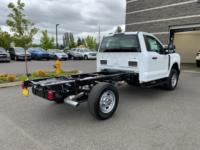 2025 Ford F-350 photo 4