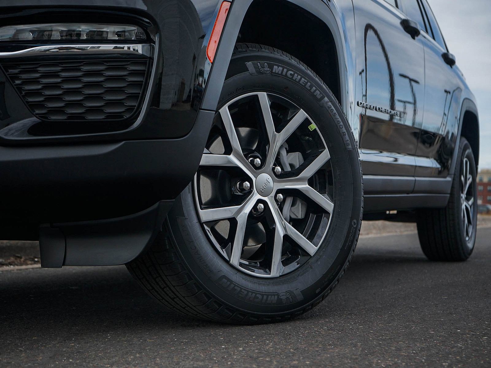 2025 Jeep Grand Cherokee Limited photo 3