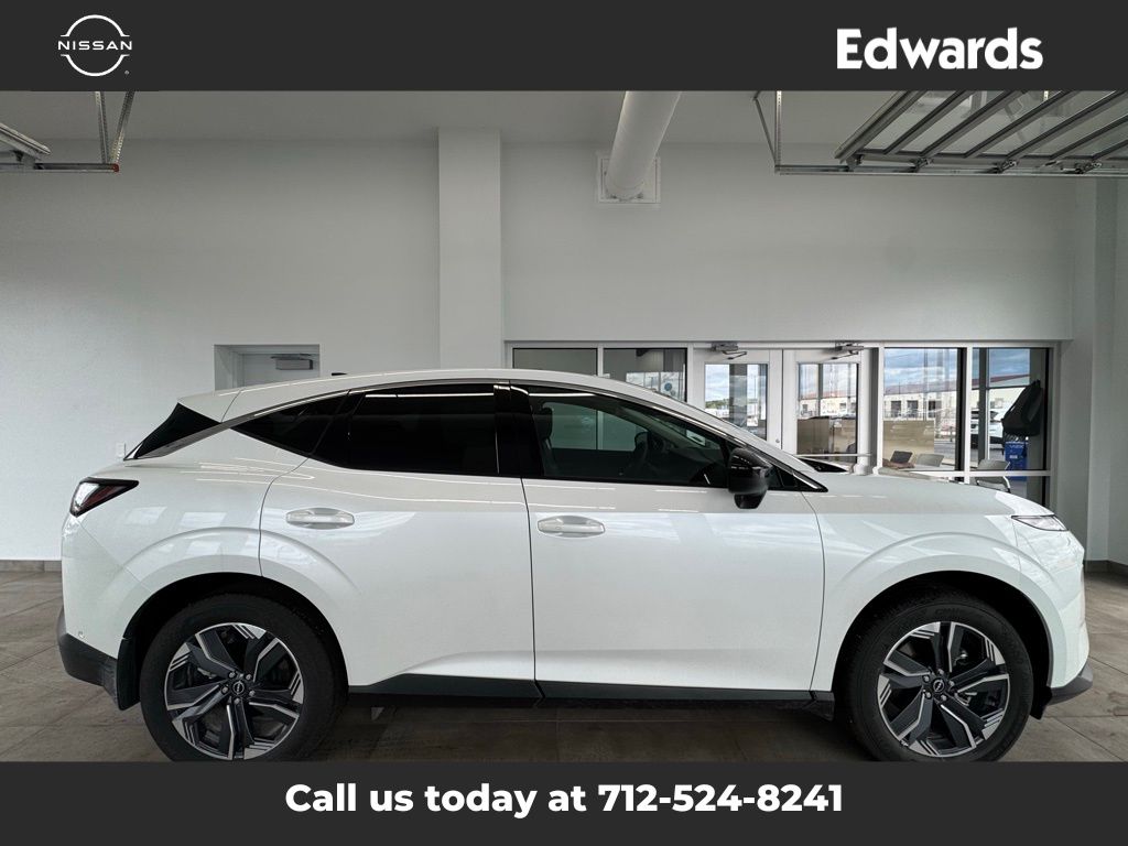 2025 Nissan Murano SV's photo