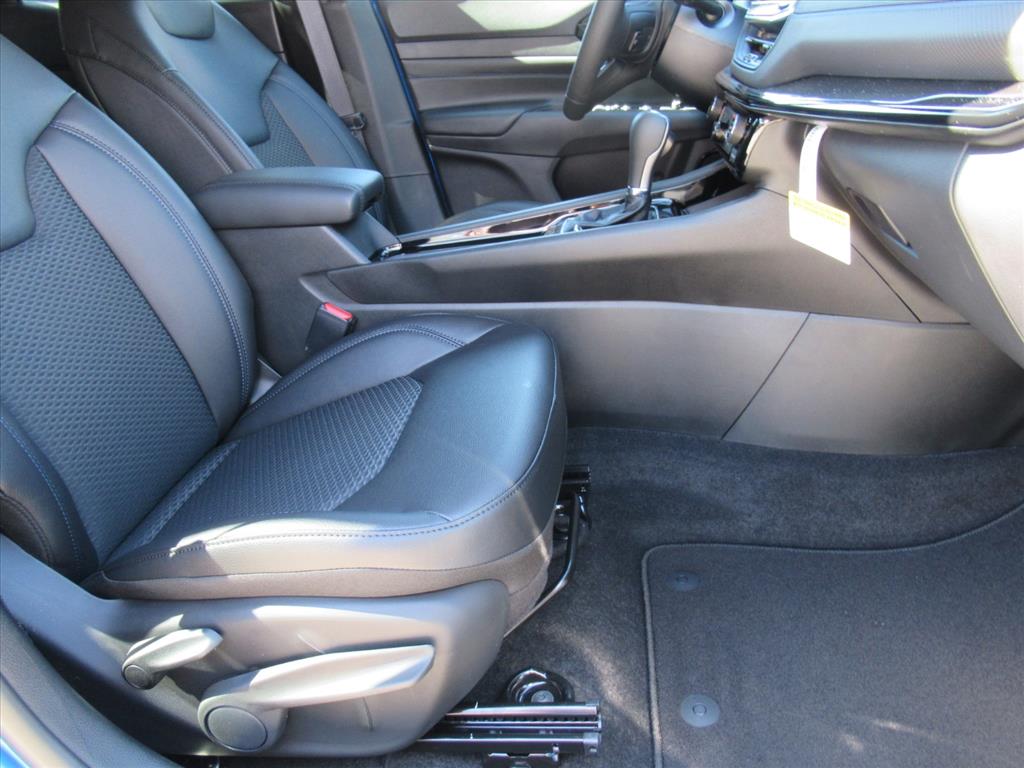 2026 Jeep Compass Latitude Altitude photo 3