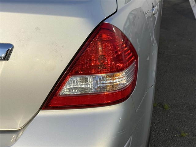 2010 Nissan Versa 1.8 S photo 10