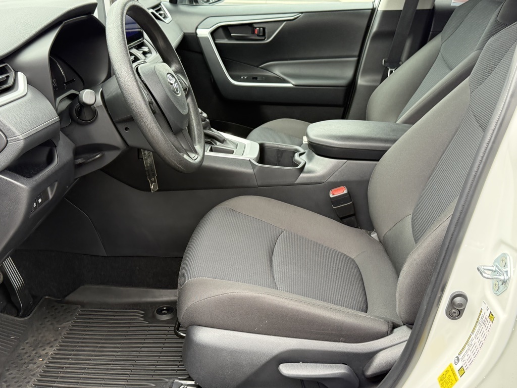2025 Toyota RAV4 LE photo 17