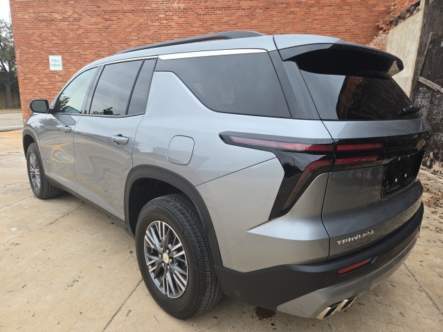 2025 Chevrolet Traverse photo 4