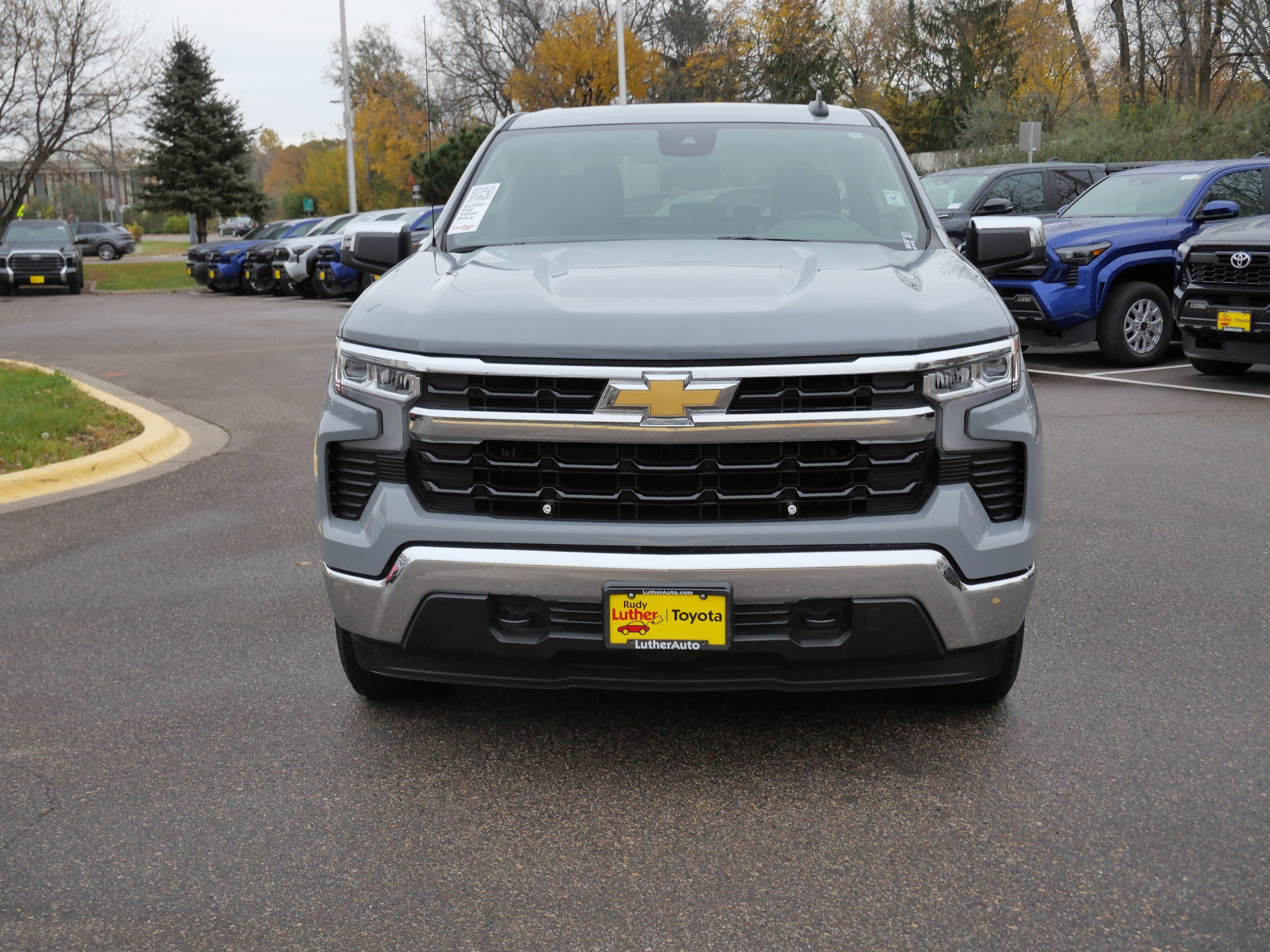 Used 2024 Chevrolet Silverado 1500 LT with VIN 1GCUDDED4RZ206228 for sale in Golden Valley, Minnesota