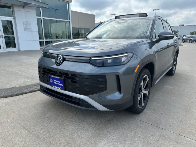 2025 Volkswagen Tiguan SE photo 2