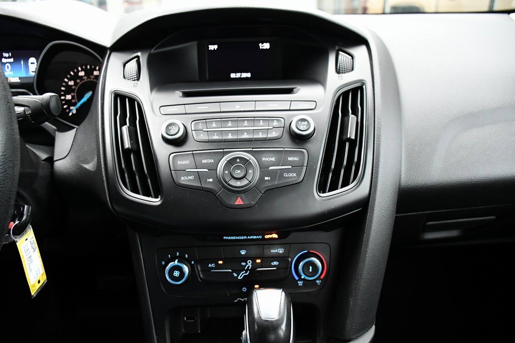 2015 Ford Focus SE photo 18