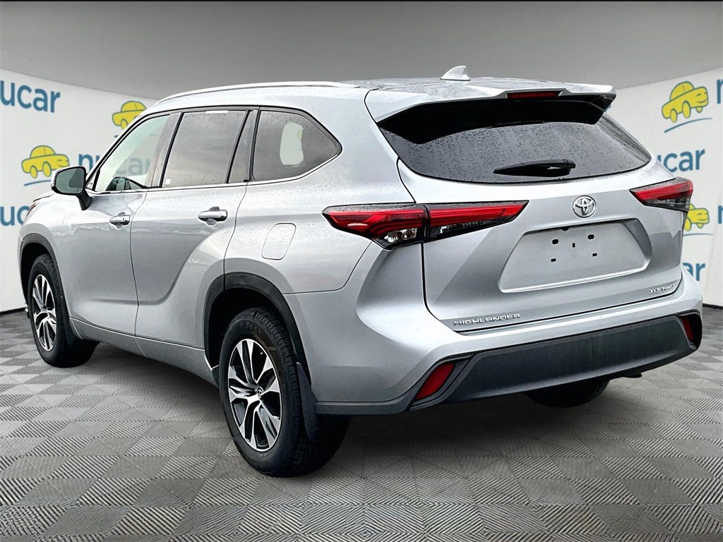 2021 Toyota Highlander XLE photo 4