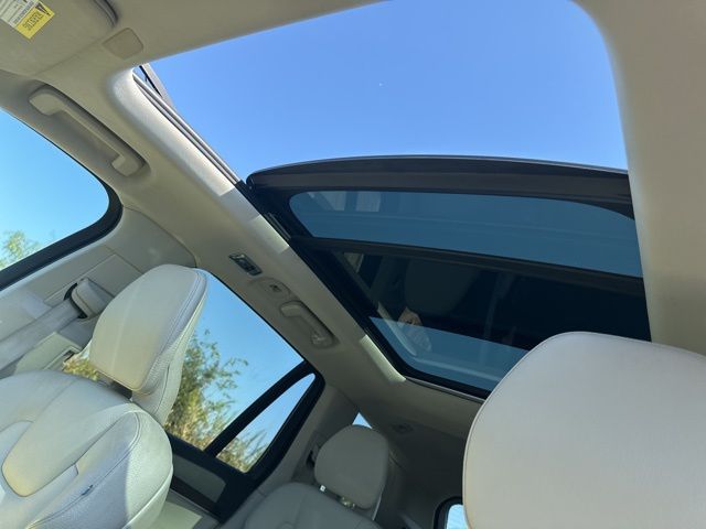 2019 Volvo XC90 T5 Momentum photo 2