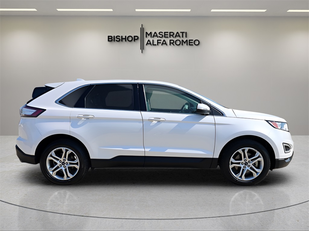 2016 Ford Edge Titanium photo 2