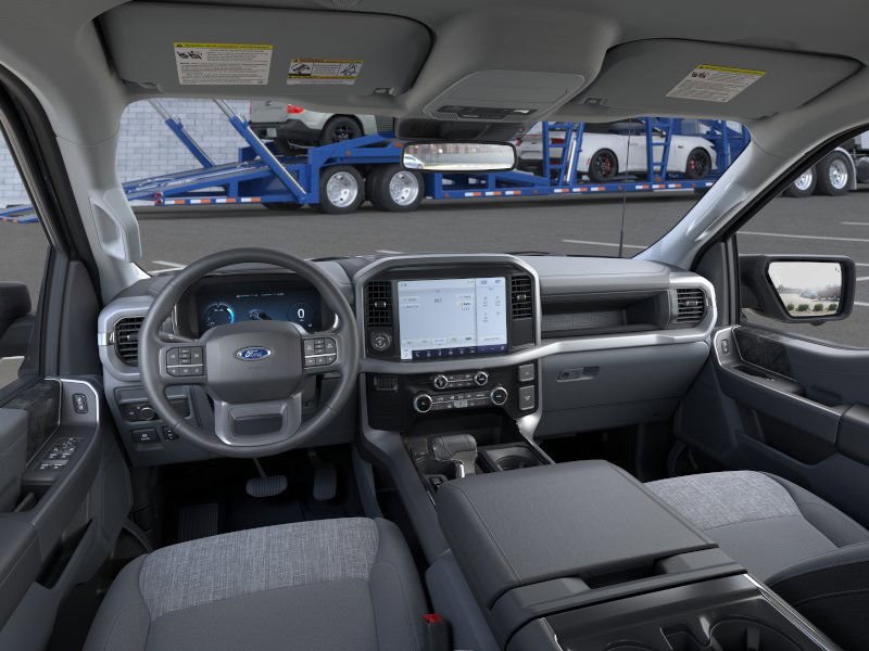 2025 Ford F-150 Lightning XLT photo 3