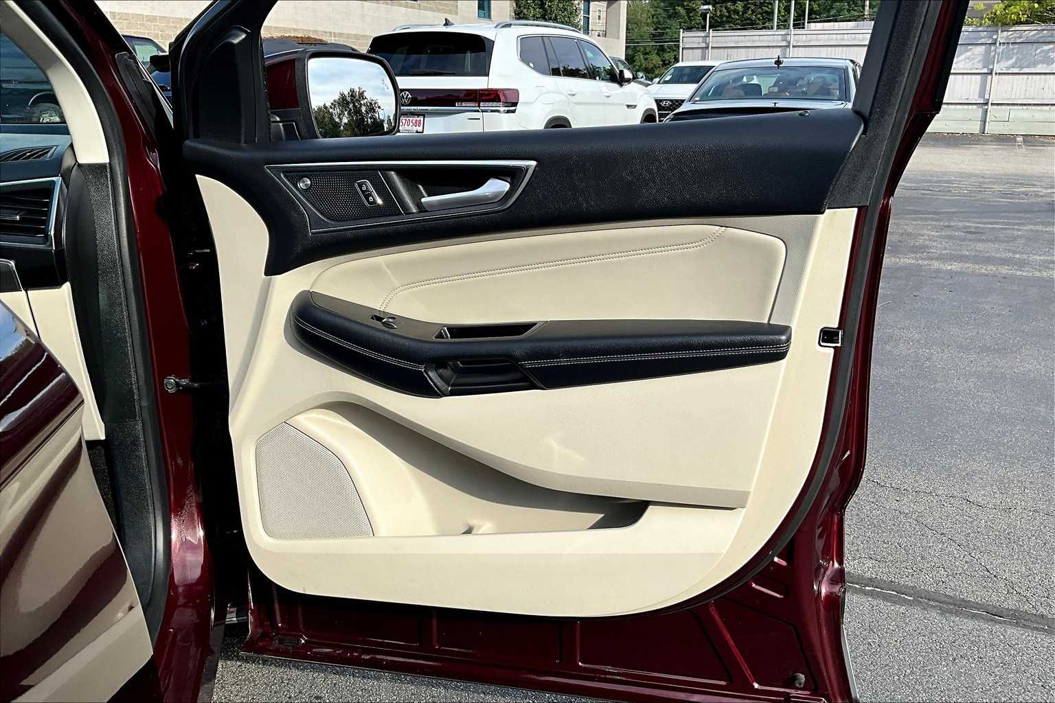 2019 Ford Edge Titanium photo 22