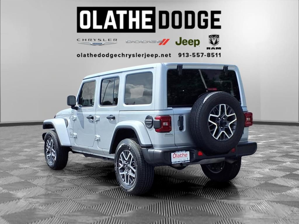 2024 Jeep Wrangler Sahara photo 3