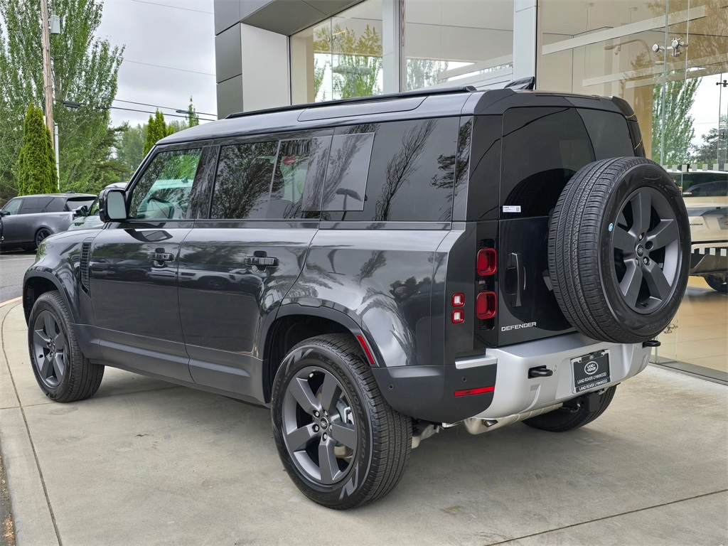 2025 Land Rover Defender 110 S photo 5