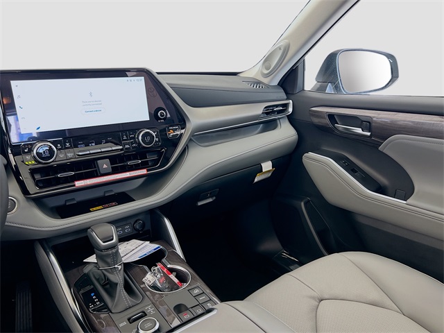 2025 Toyota Highlander Limited photo 20