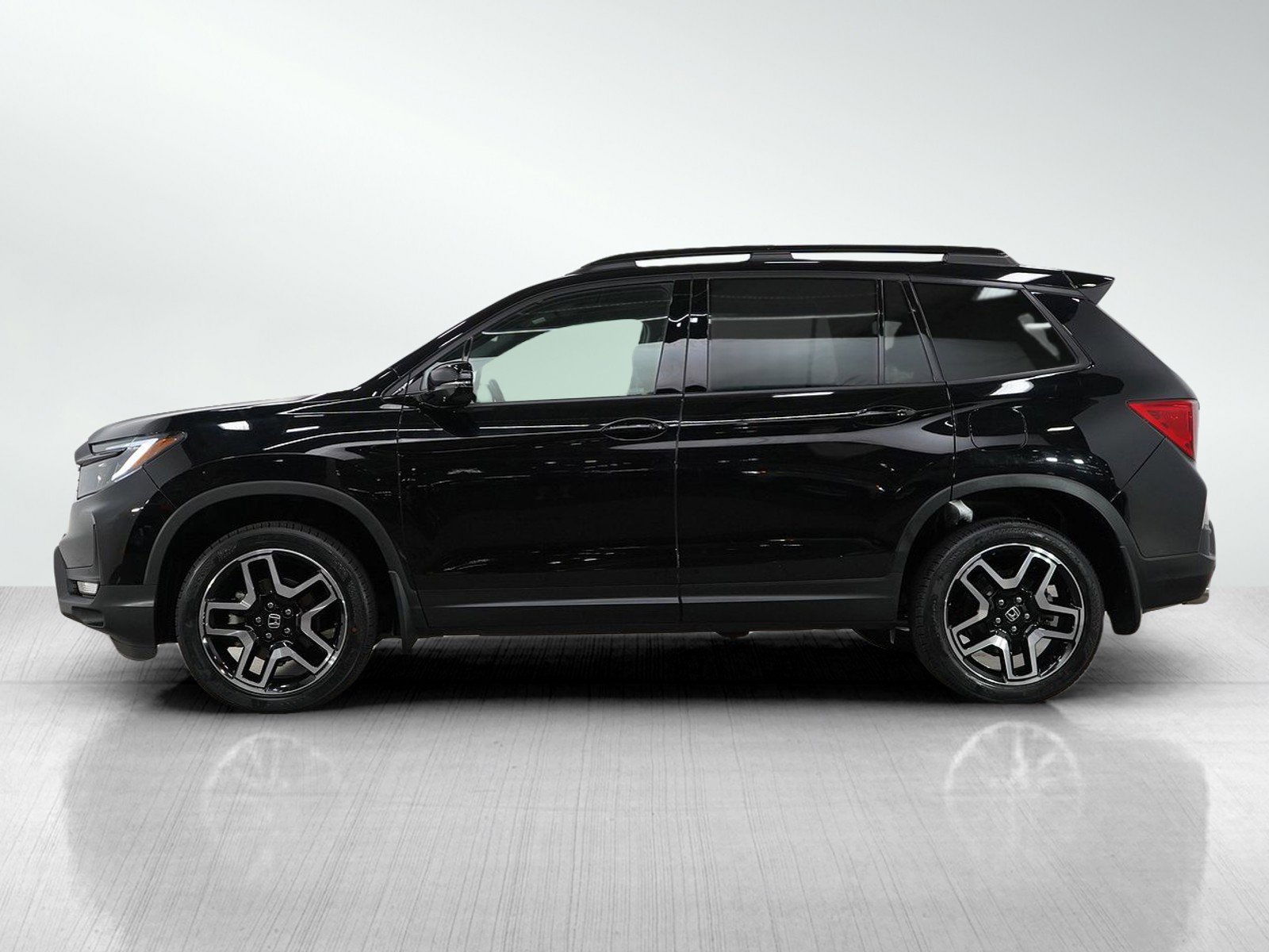 Used 2023 Honda Passport Elite with VIN 5FNYF8H03PB006522 for sale in Burnsville, Minnesota