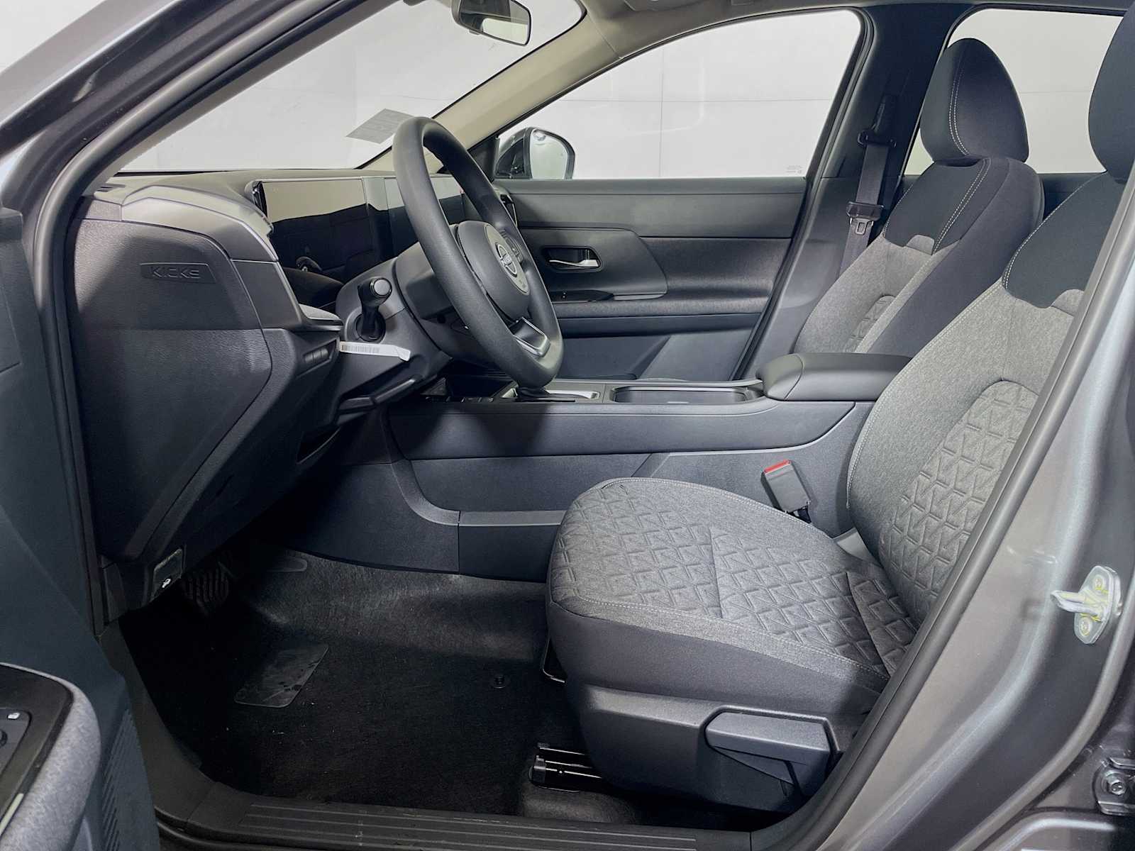 2026 Nissan Kicks SV photo 2