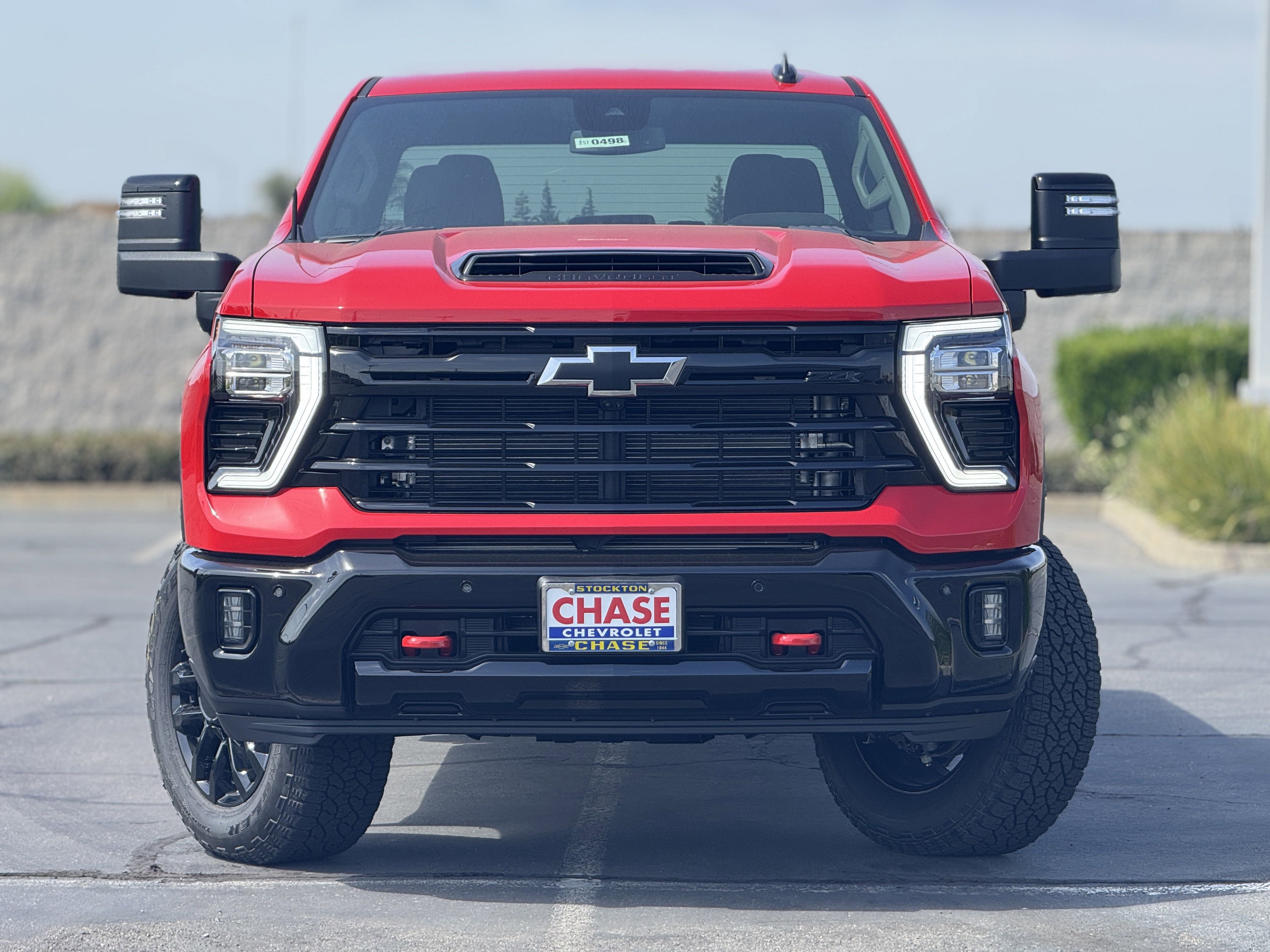 2025 Chevrolet Silverado 2500HD LT photo 2