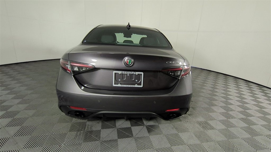 2025 Alfa Romeo Giulia Base photo 5