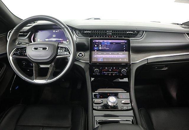 2022 Jeep Grand Cherokee Overland photo 16