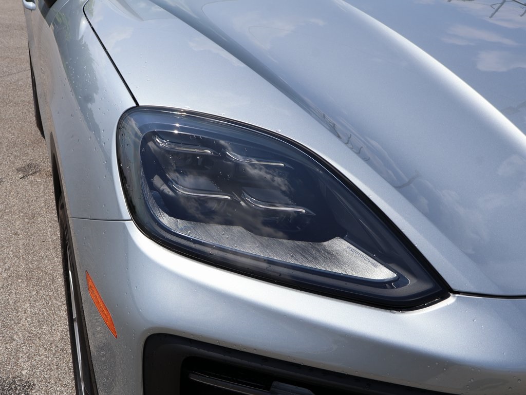 2024 Porsche Cayenne S photo 12