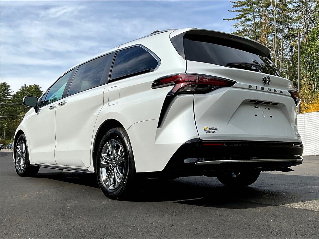 2022 Toyota Sienna Platinum photo 6