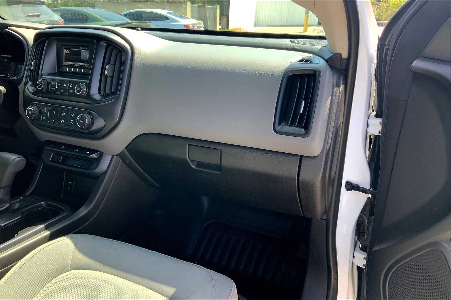 2015 Chevrolet Colorado Base photo 18
