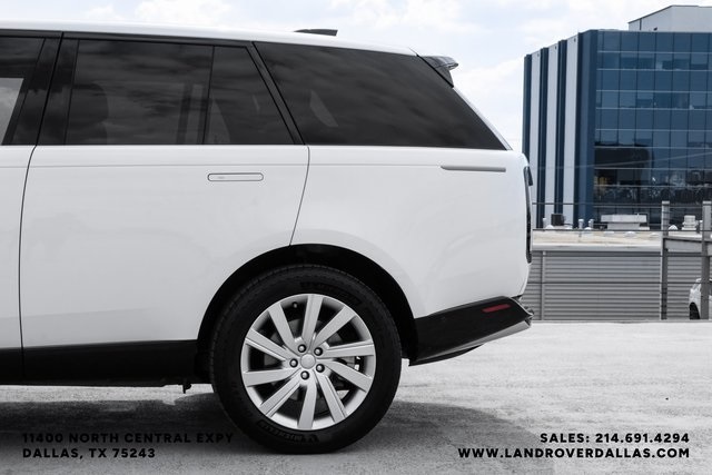2023 Land Rover Range Rover SE photo 11