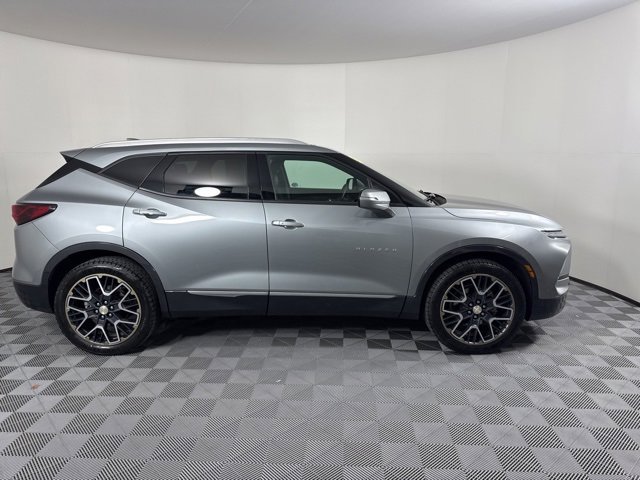 2023 Chevrolet Blazer Premier photo 2