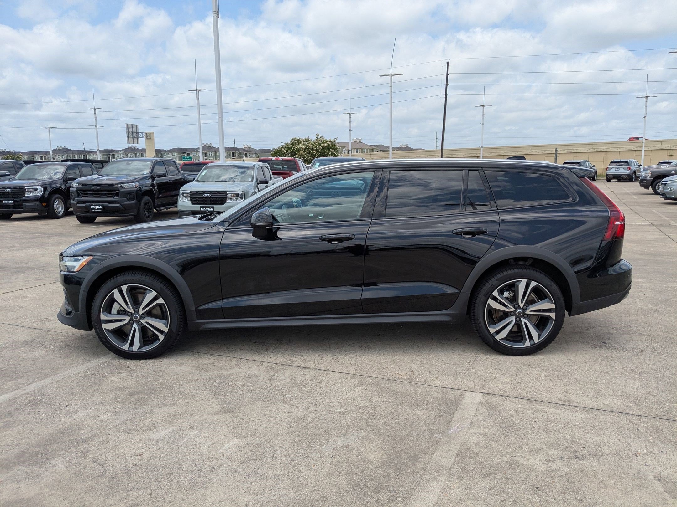2023 Volvo V60 Cross Country B5 Plus photo 6