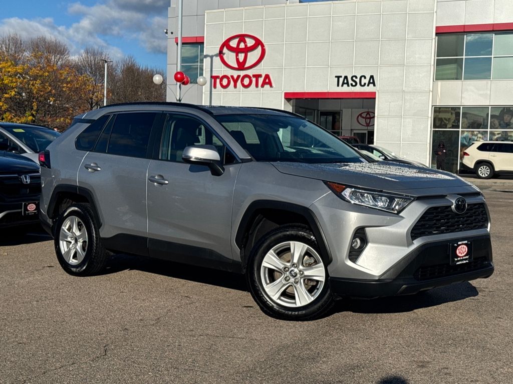 2021 Toyota RAV4 XLE's photo