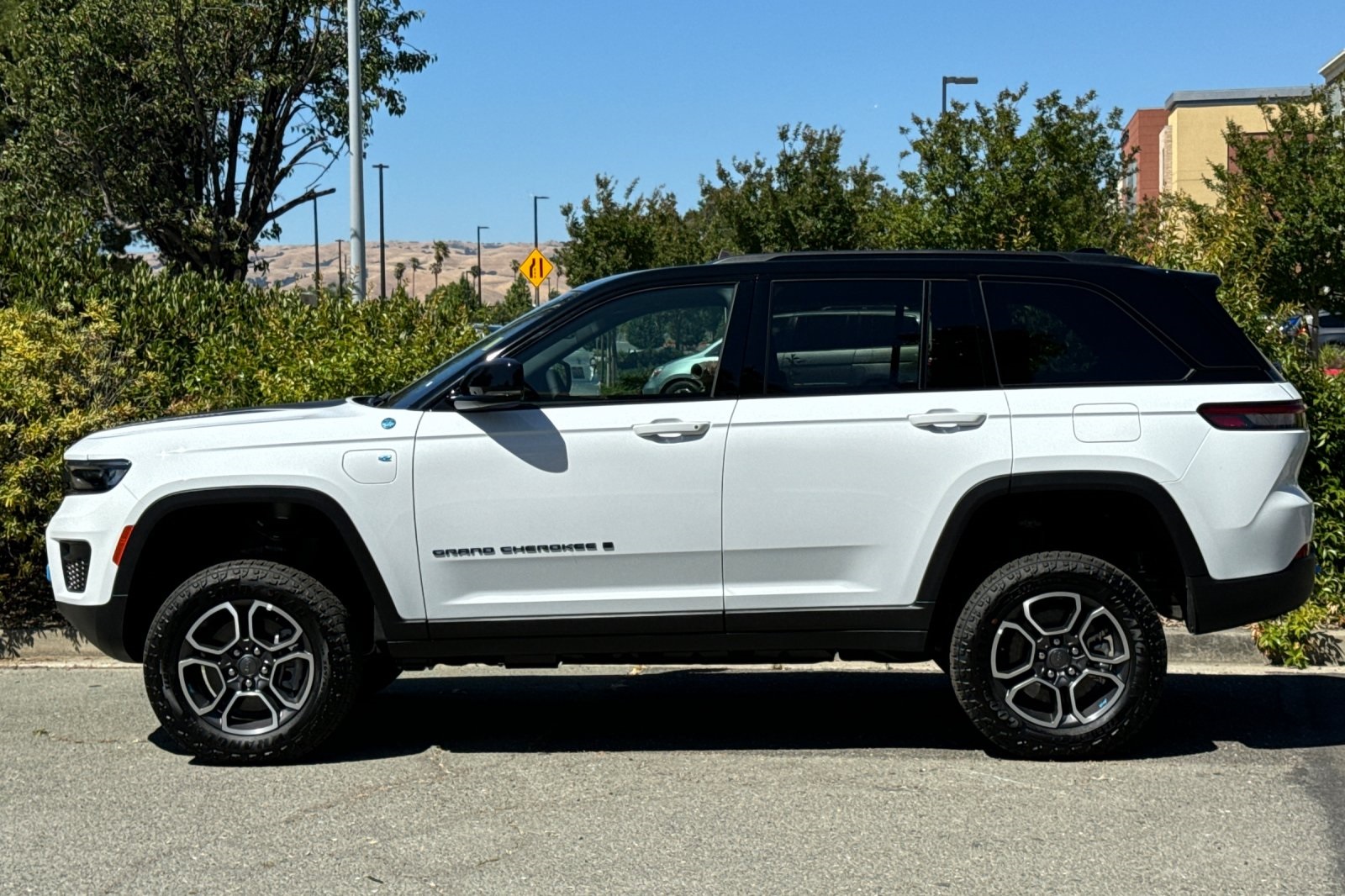 2023 Jeep Grand Cherokee Trailhawk 4xe photo 6